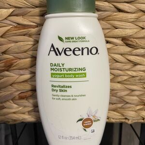 Aveeno Daily Moisturizing Yogurt Body Wash